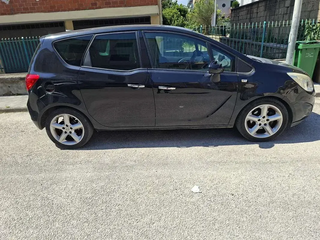 Usata Opel Meriva Cosmo 75 CV (55 kW) 2011 Monovolume