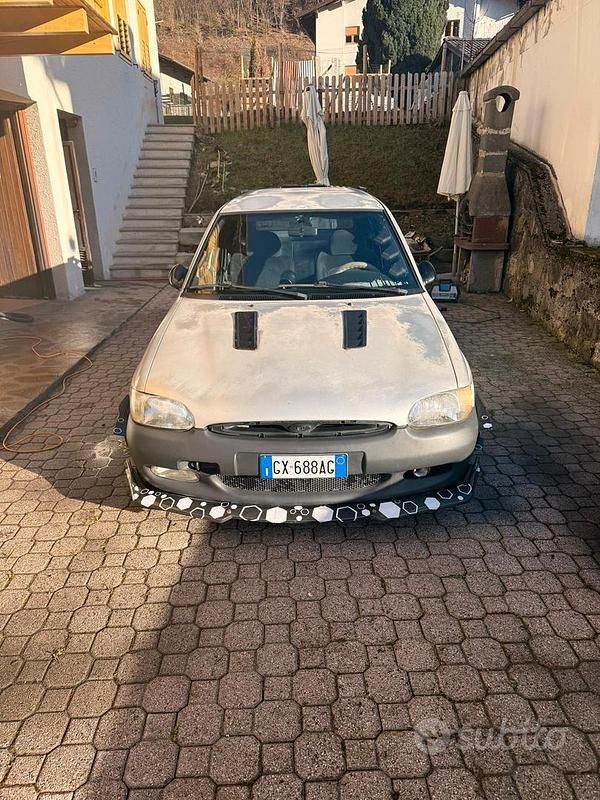 Usata Ford Escort Ghia 88 CV (64 kW) 1996 Grigio Station wagon
