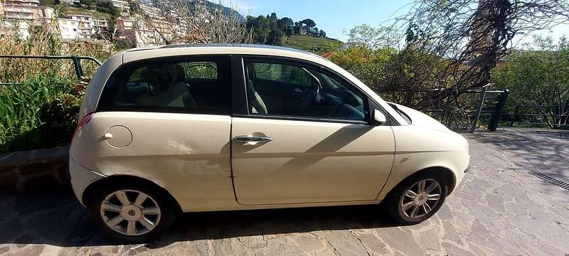 Usata Lancia Ypsilon 69 CV (50 kW) 2004 Beige Utilitaria