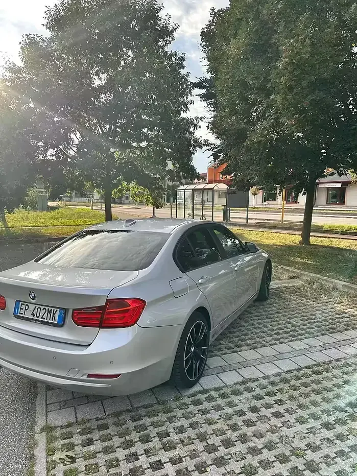 Usata BMW 318 143 CV (105 kW) 2013 Grigio Berlina