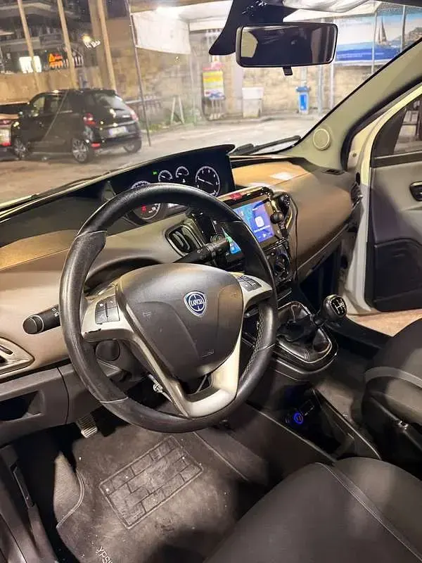 Usata Lancia Ypsilon Gold 95 CV (69 kW) 2016 Utilitaria