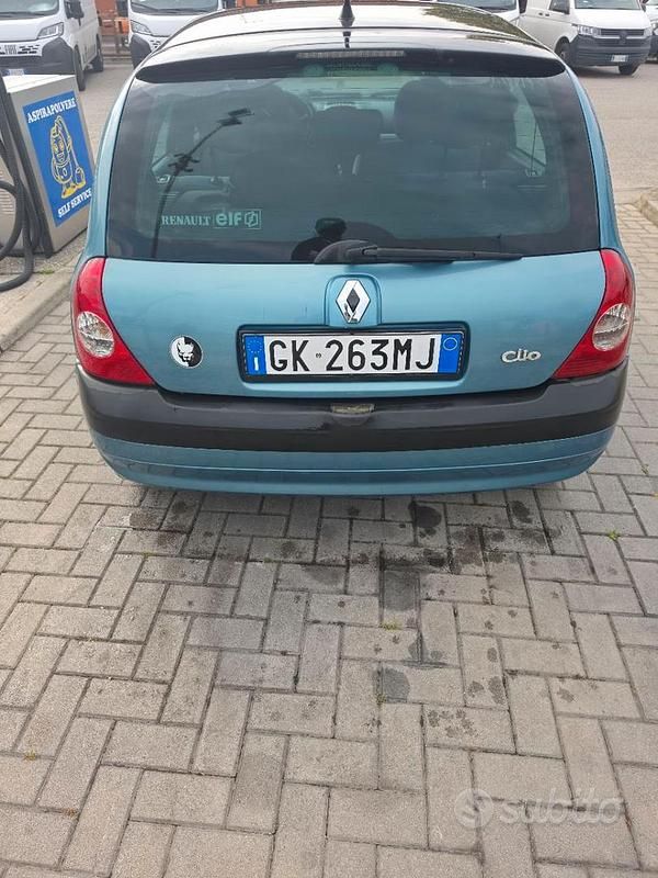 Usata Renault Clio II 75 CV (55 kW) 2003 Verde Berlina