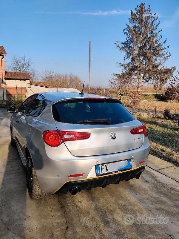 Usata Alfa Romeo Giulietta Veloce 170 CV (125 kW) 2019 Grigio Utilitaria
