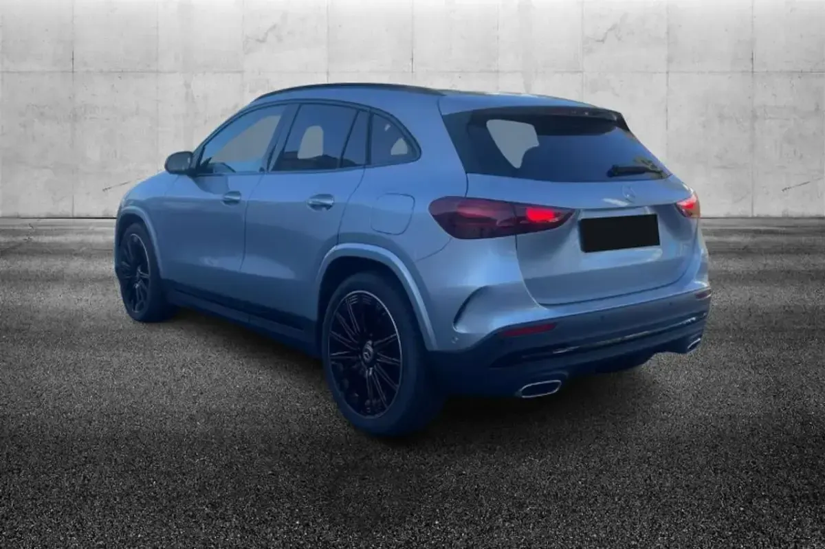 Usata Mercedes GLA200 AMG Line Premium 150 CV (110 kW) 2024 Argento SUV