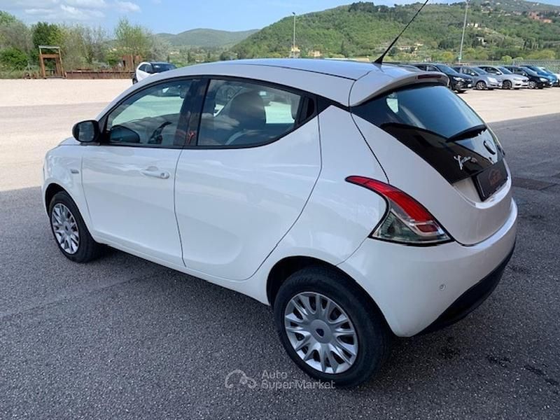 Usata Lancia Ypsilon 84 CV (61 kW) 2014 Bianco Utilitaria