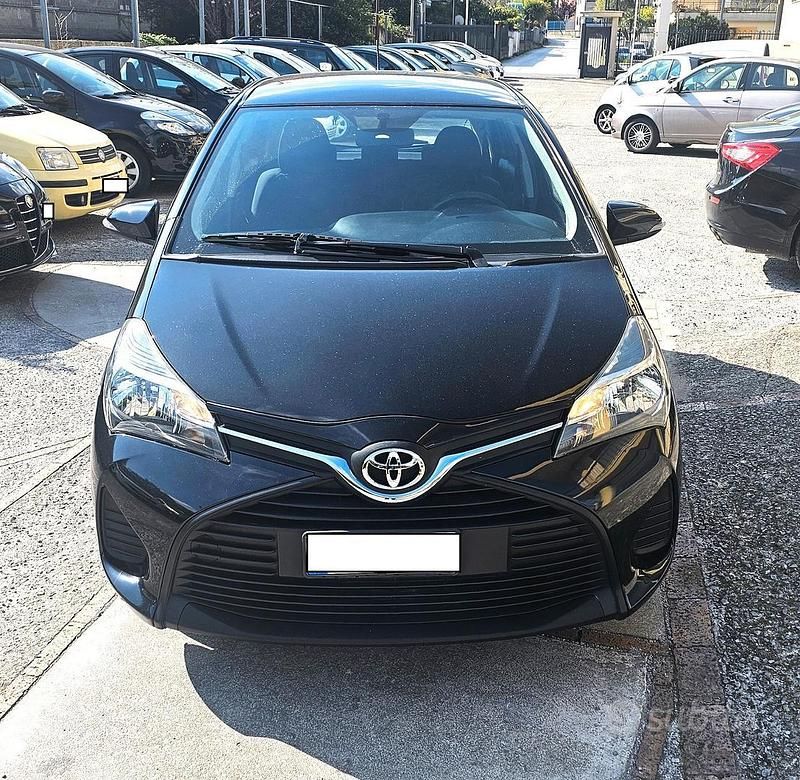 Usata Toyota Yaris 69 CV (50 kW) 2015 Nero Berlina