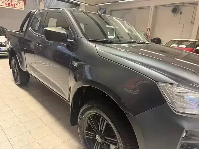 Usata Isuzu D-Max 163 CV (119 kW) 2021 Grigio Pick-up