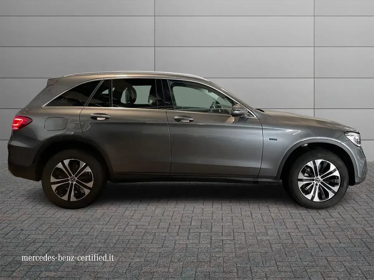 Usata Mercedes GLC300de 194 CV (142 kW) 2022 Grigio selenite SUV