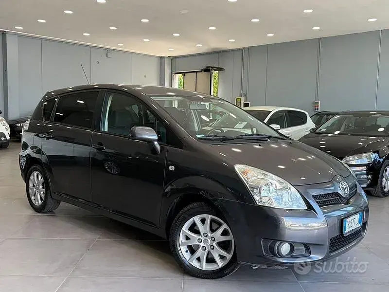 Usata Toyota Corolla Verso Sol 129 CV (94 kW) 2008 Grigio Monovolume