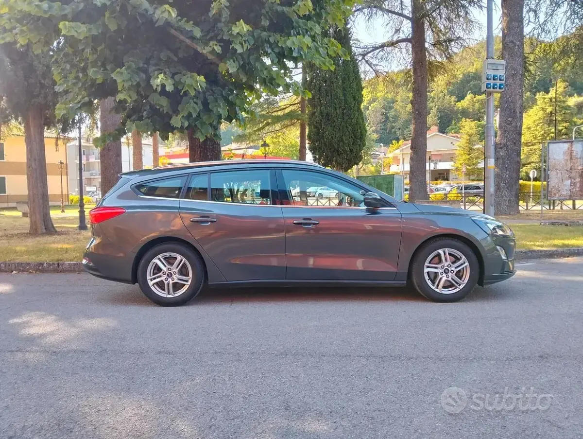 Usata Ford Focus 125 CV (91 kW) 2020 Marrone Station wagon