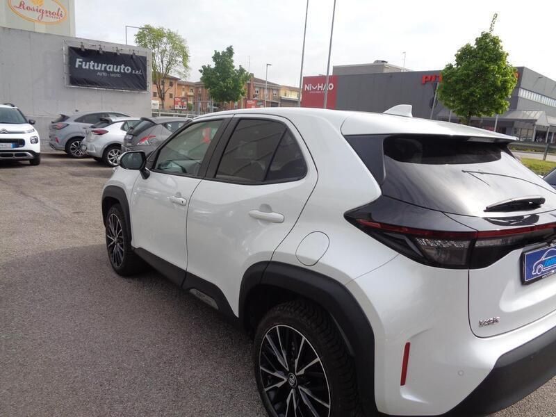 Usata Toyota Yaris Hybrid 92 CV (67 kW) 2021 Bianco Station wagon