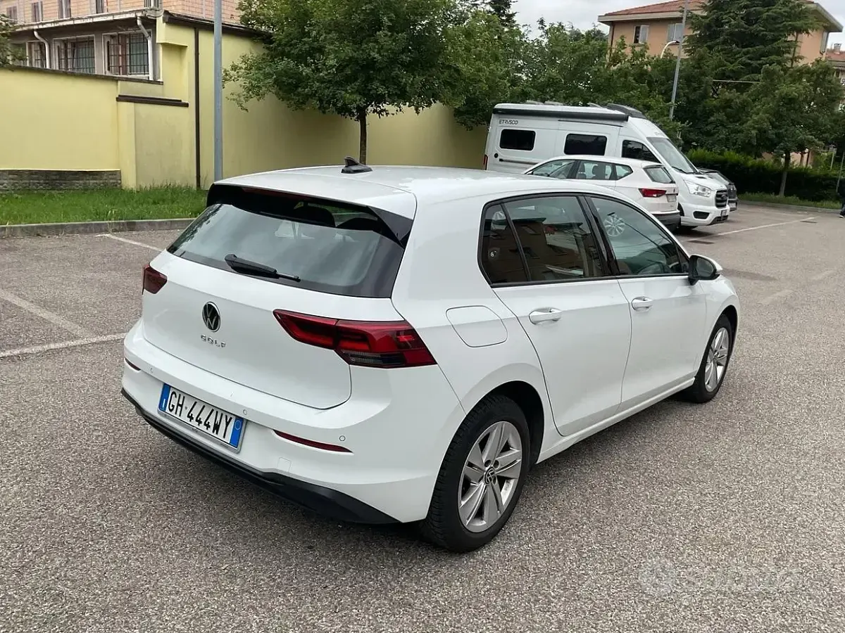 Usata VW Golf VIII Life 116 CV (85 kW) 2022 Bianco Berlina