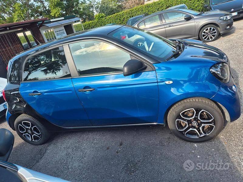 Usata Smart ForFour Prime 71 CV (52 kW) 2017 Blu Utilitaria