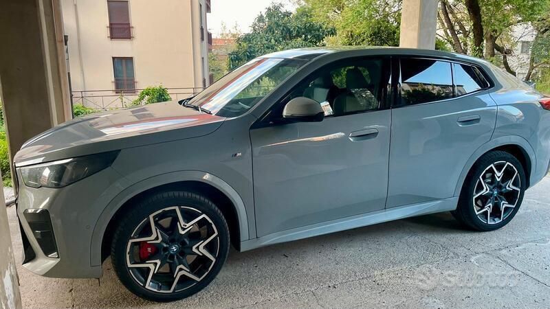 Grigio Usata 2024 BMW iX2 M Sport SUV | 49.000 € (Cara) - Immagine 1/4
