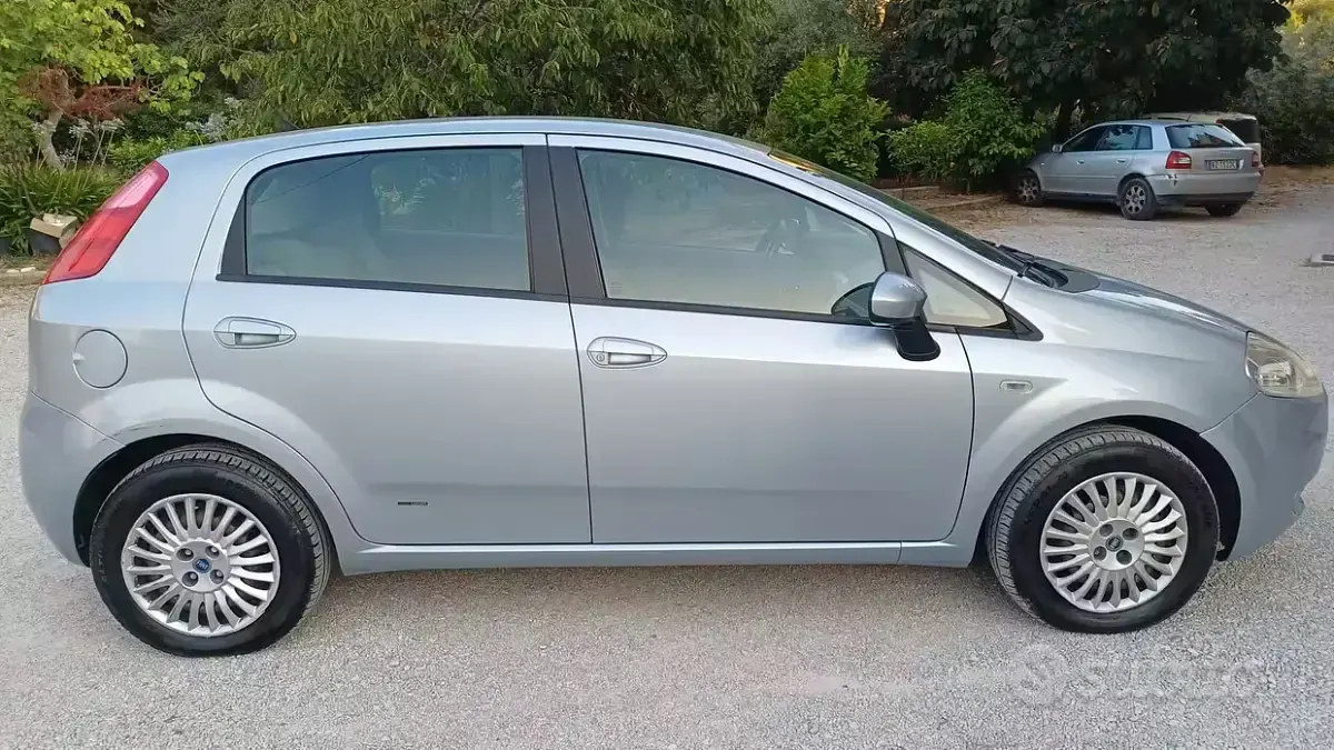 Usata Fiat Grande Punto 77 CV (56 kW) 2006 Grigio Utilitaria