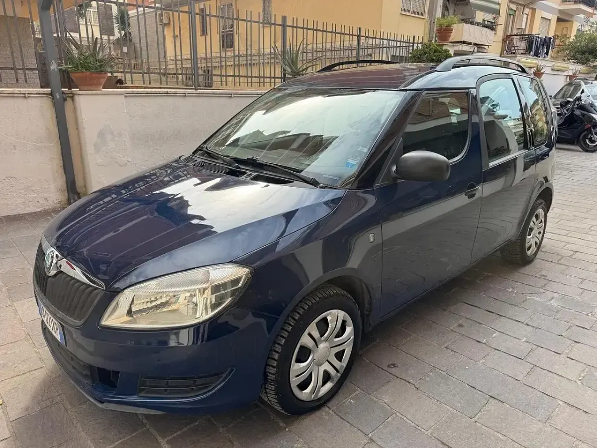 Usata Skoda Roomster Easy 75 CV (55 kW) 2012 Blu Monovolume