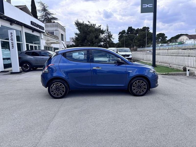 Usata Lancia Ypsilon 69 CV (50 kW) 2023 Blu/azzurro Utilitaria