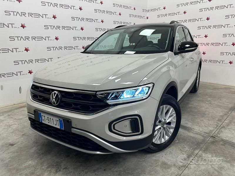 Usata VW T-Roc Life 110 CV (80 kW) 2024 Beige SUV