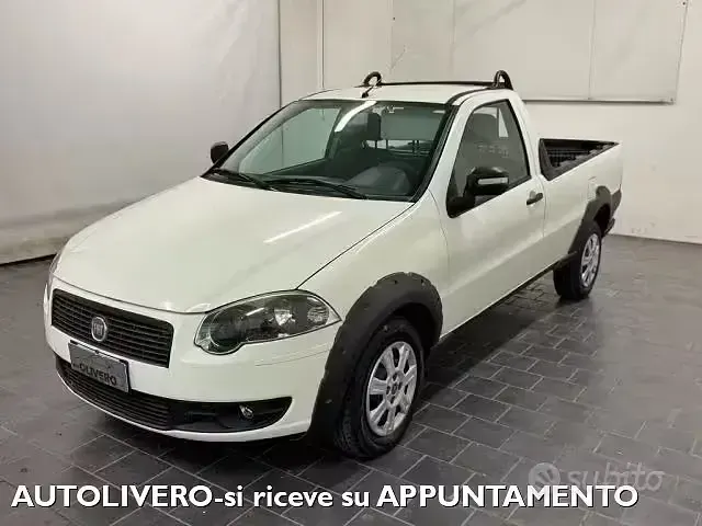 Usata Fiat Strada 95 CV (69 kW) 2012 Bianco