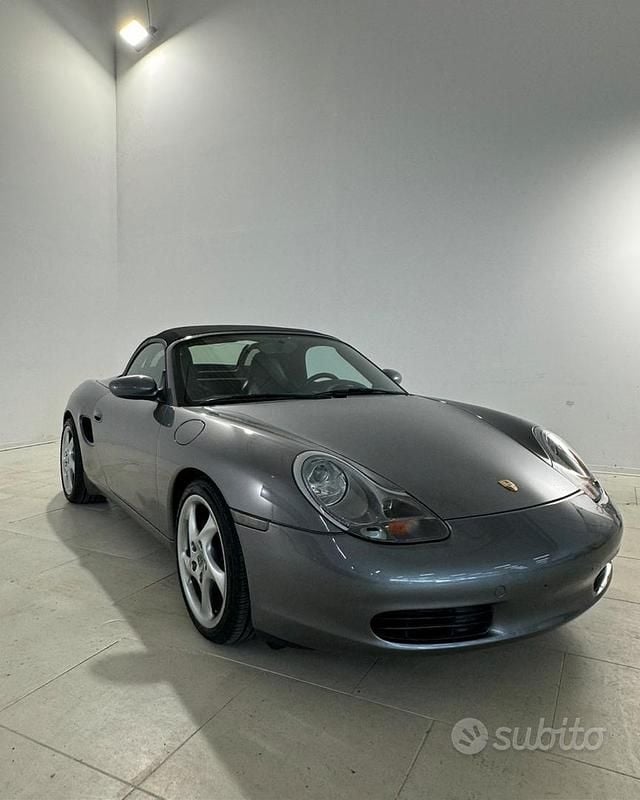Usata Porsche Boxster 220 CV (161 kW) 2002 Grigio Cabrio