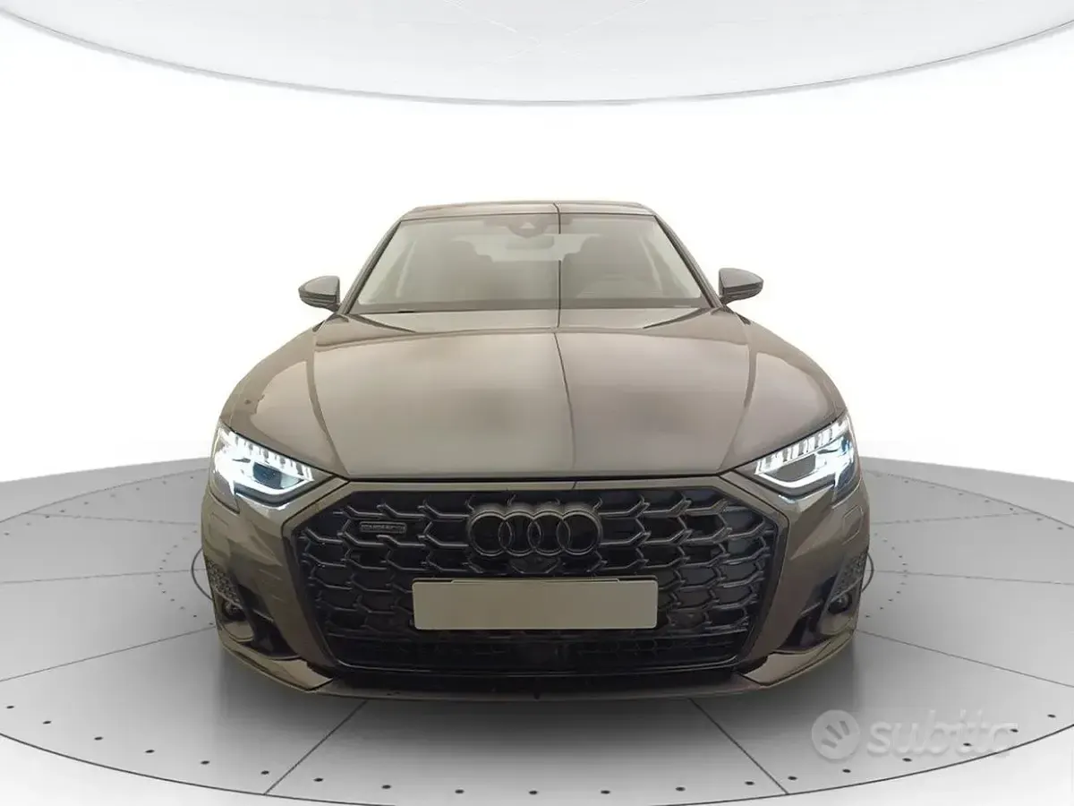 Usata Audi A8 Ambiente 340 CV (250 kW) 2024 Grigio Berlina