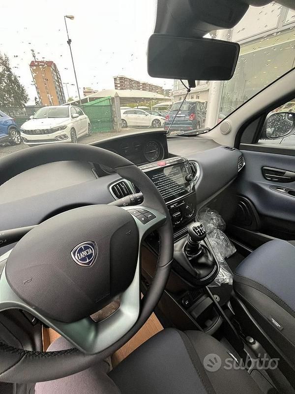 Usata Lancia Ypsilon 70 CV (51 kW) 2024 Nero Utilitaria