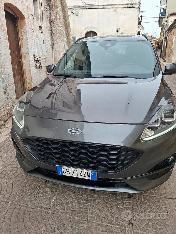 Usata Ford Kuga ST-Line 120 CV (88 kW) 2022 Grigio SUV