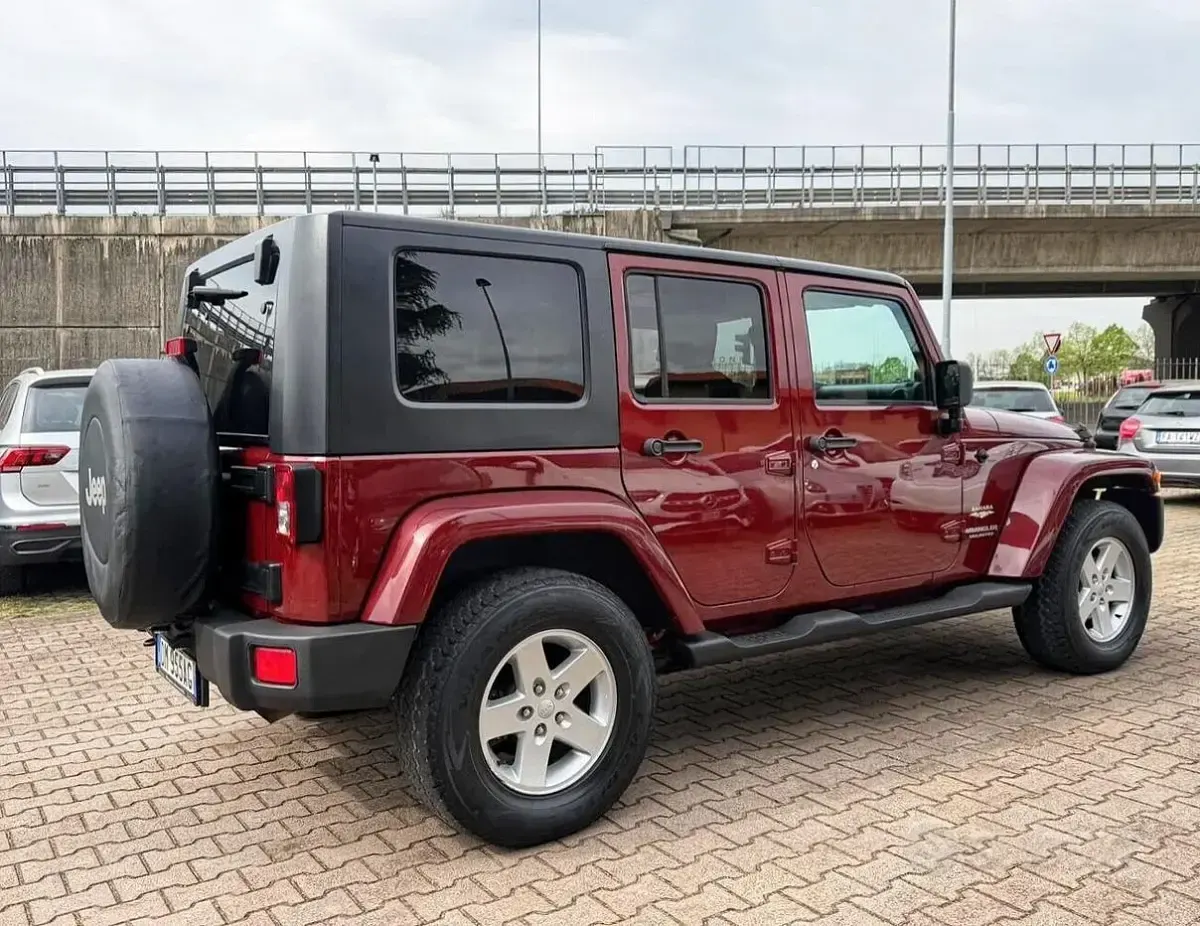Usata Jeep Wrangler Unlimited Sahara 177 CV (130 kW) 2008 Rosso SUV