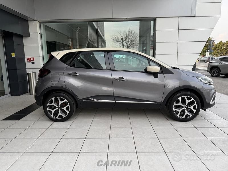 Usata Renault Captur Zen 90 CV (66 kW) 2022 Grigio SUV