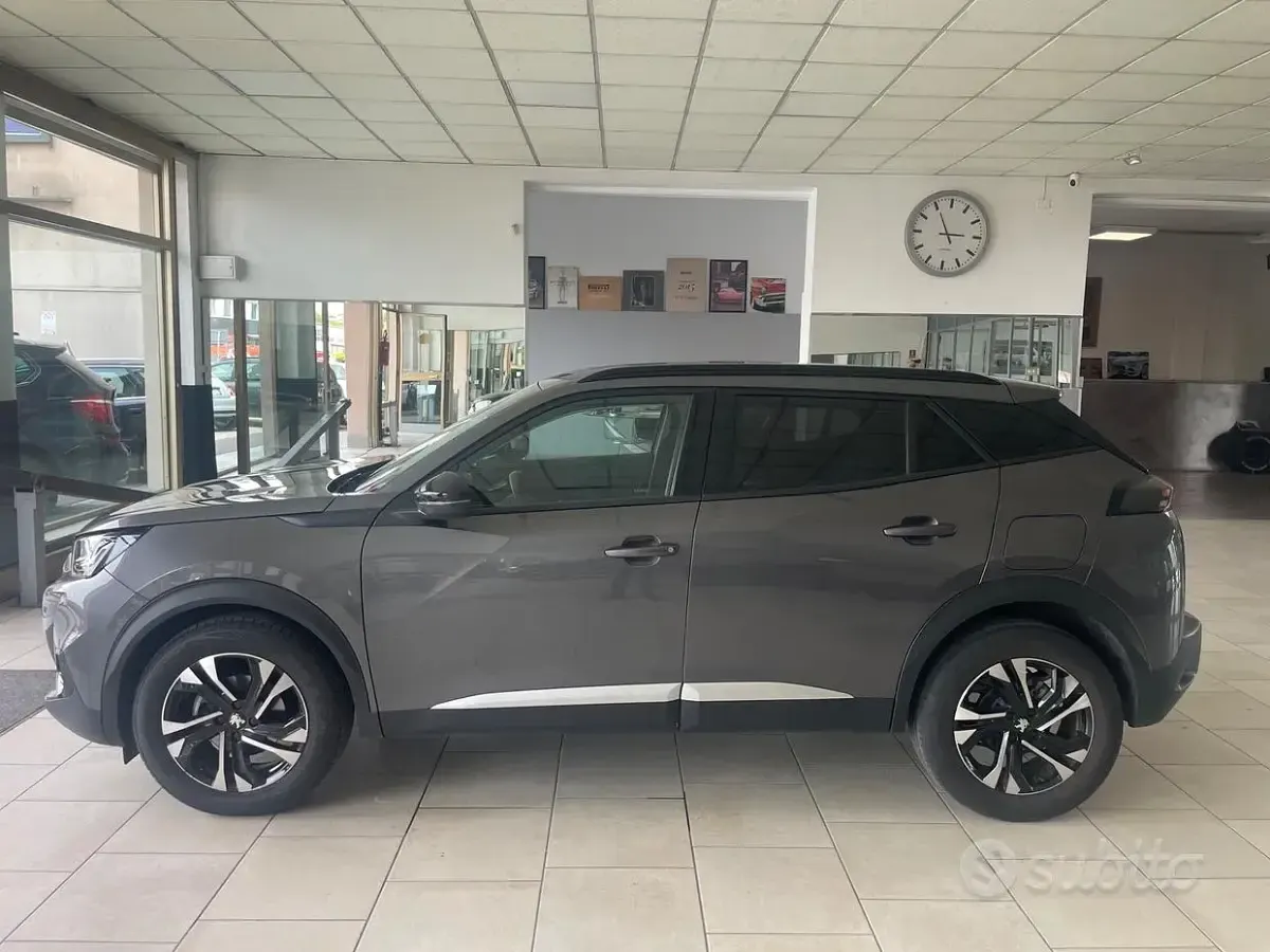 Używany Peugeot 2008 Allure 102 KM (75 kW) 2022 Szary SUV