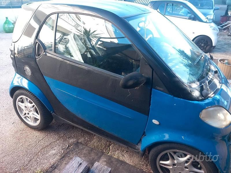 Begagnad Smart #1 2001 Blå