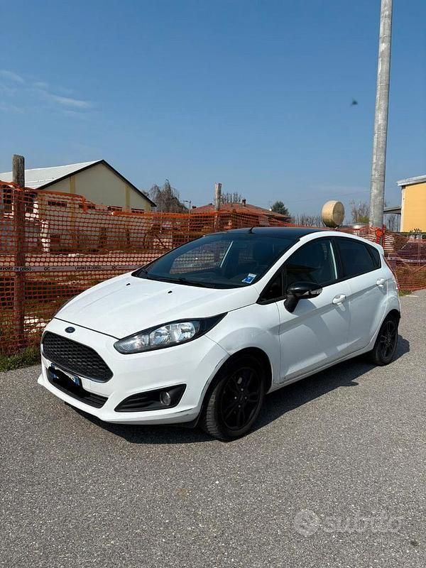 Usata Ford Fiesta 75 CV (55 kW) 2016 Bianco Utilitaria