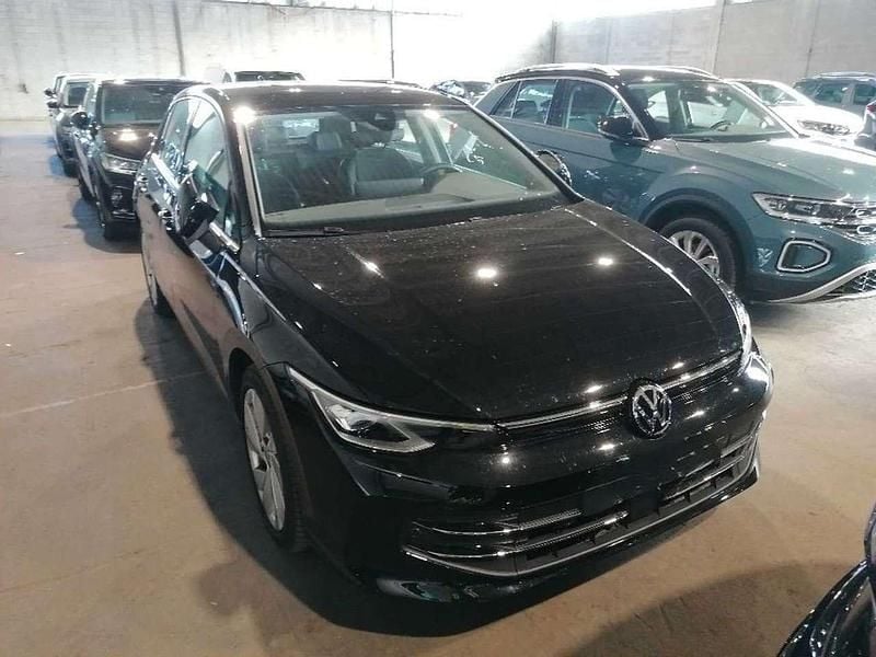 Nero perla met Usata 2025 VW Golf VIII Style Tre volumi | 31.890 € (Buon prezzo) - Immagine 1/4