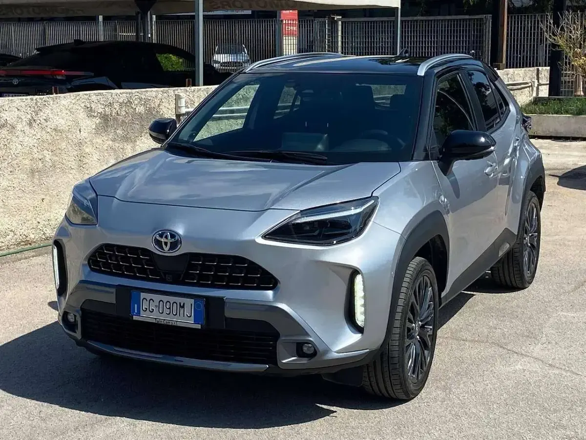 Usata Toyota Yaris Cross 92 CV (67 kW) 2021 Grigio SUV