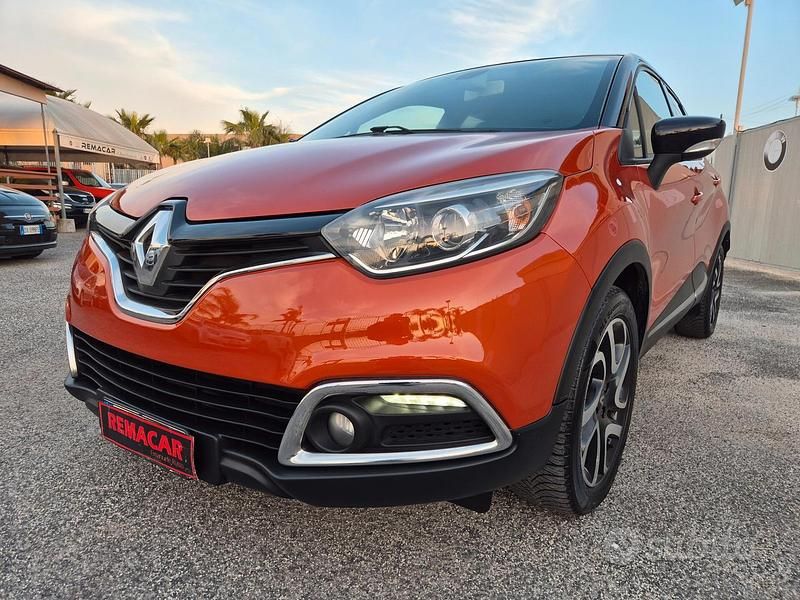 Usata Renault Captur 90 CV (66 kW) 2013 Arancione SUV