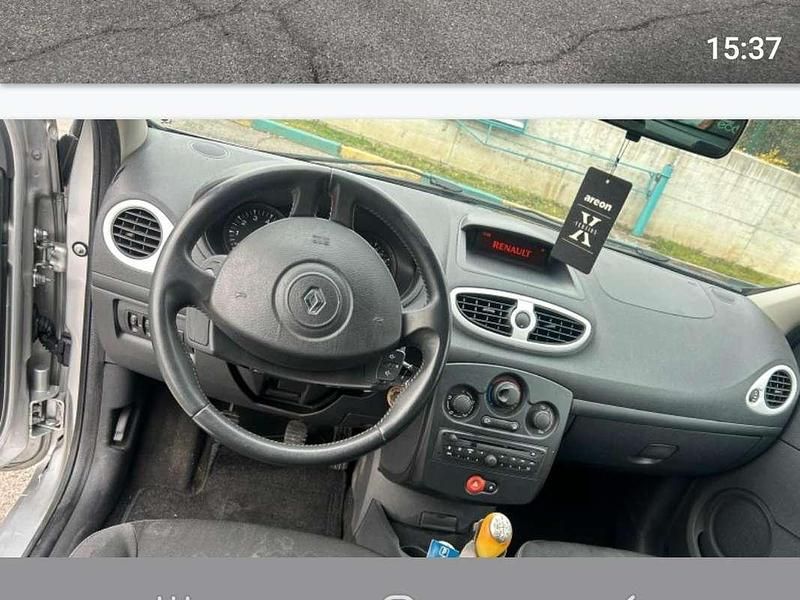 Usata Renault Clio III Dynamique 75 CV (55 kW) 2011 Berlina