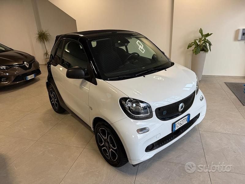 Usata Smart ForTwo Electric Drive Prime 60 kW (82 CV) 2020 Bianco Cabrio
