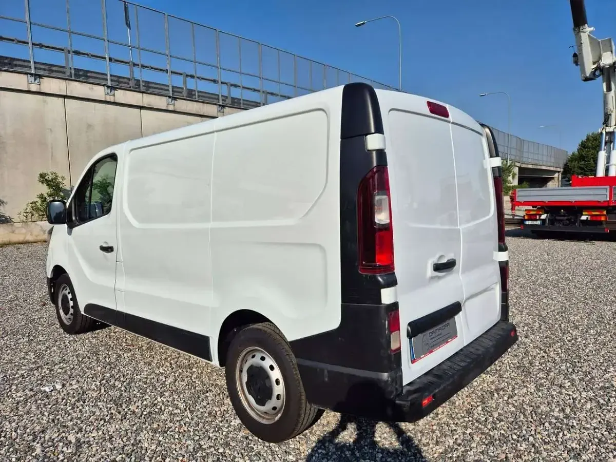 Usata Renault Trafic 110 CV (80 kW) 2022 Bianco Monovolume