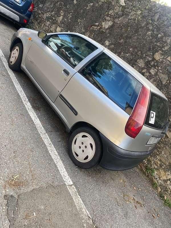 Usata Fiat Punto 73 CV (53 kW) 1997 Grigio Berlina