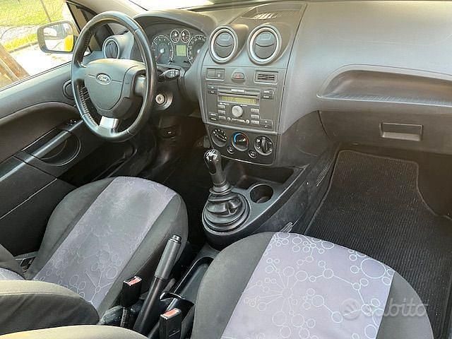 Usata Ford Fiesta 2007 Blu Utilitaria