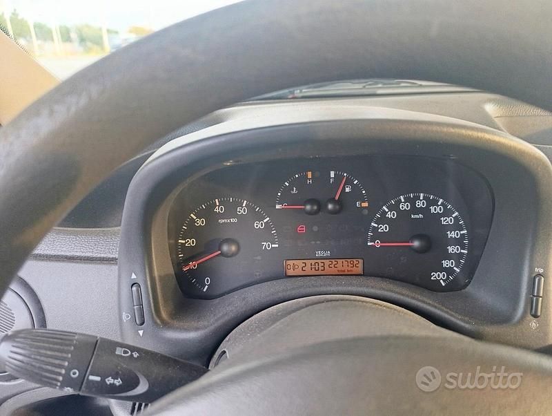 Usata Fiat Punto 2002 Blu Berlina