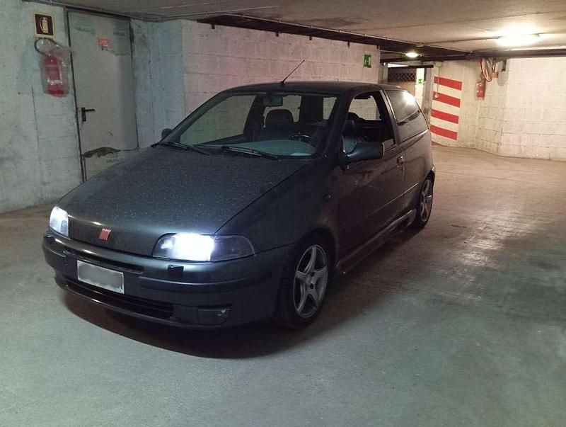 Usata Fiat Punto 133 CV (97 kW) 1994 Grigio Berlina
