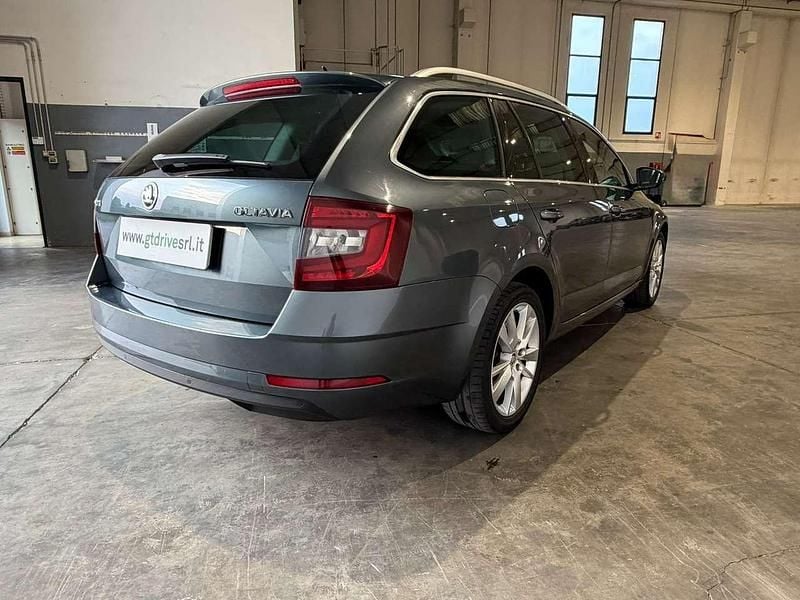 Usata Skoda Octavia Style 150 CV (110 kW) 2019 Grigio scuro metallizzato Station wagon