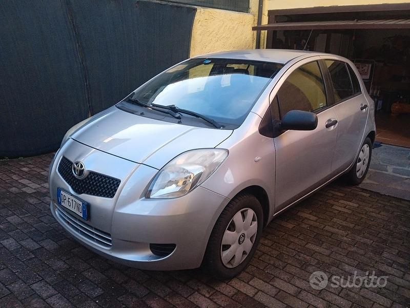 Usata 2007 Toyota Yaris Due volumi | 2800 € - Immagine 1/4