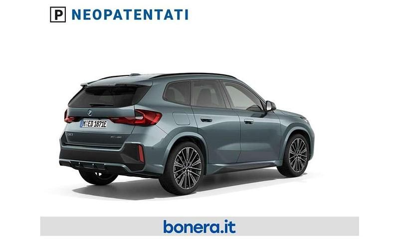 Nuova BMW iX1 M Sport 150 kW (204 CV) 2026 Cape york green metallizzato SUV