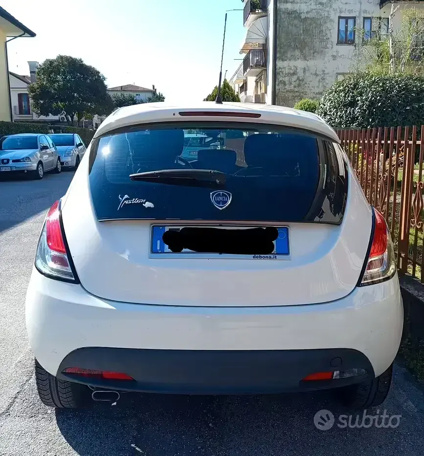 Usata Lancia Ypsilon 69 CV (50 kW) 2014 Bianco Utilitaria