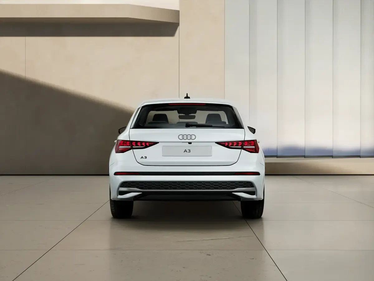 Nuova Audi A3 Advanced 150 CV (110 kW) 2026 Bianco ghiaccio metallizzato
