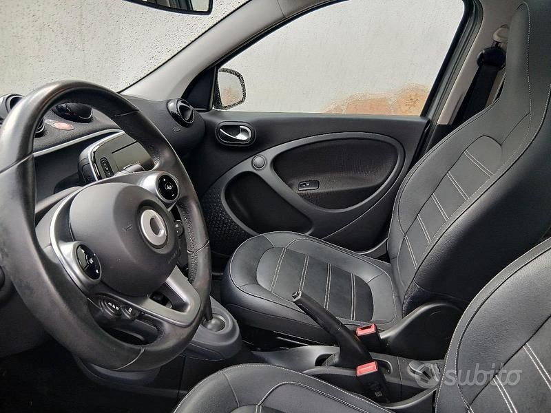 Usata Smart ForFour Prime 71 CV (52 kW) 2018 Nero Utilitaria