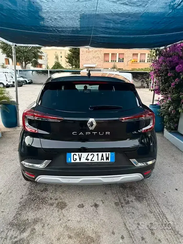 Usata Renault Captur 101 CV (74 kW) 2024 Nero SUV
