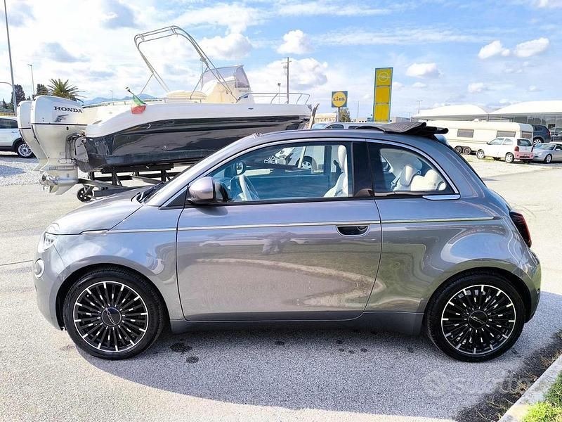 Usado Fiat 500e La Prima 86 kW (118 CV) 2022 Gris Descapotable